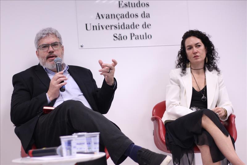 Coordenador GT de Regionalização do Orçamento, Marcos Barreto e a professora Doutora da EACH/USP no Curso de Gestão de Políticas Públicas, Úrsula Peres